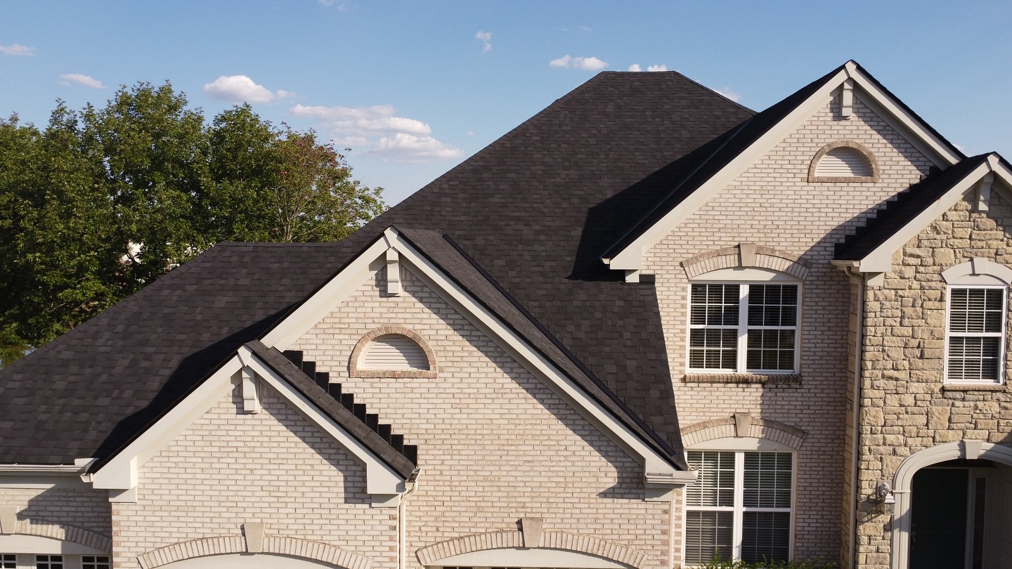 Newly installed architectural shingle roof on a Greater Cincinnati home